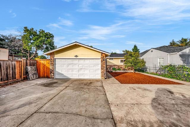 2243 COOLEY Avenue, East Palo Alto CA: https://media.crmls.org/mediaz/e77c493f-e8f8-4087-b856-548f919a2fcb.jpg