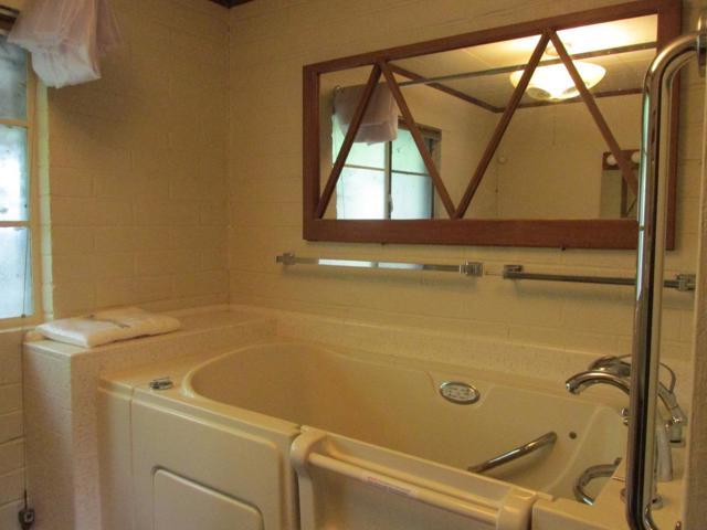 861 Enterprise Road, Hollister CA: https://media.crmls.org/mediaz/e77c4f5d-de84-478f-85e0-818de818b2f8.jpg