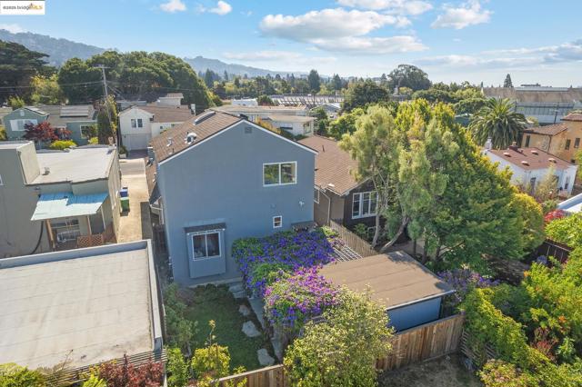 1026 Ventura Ave, Albany CA: https://media.crmls.org/mediaz/e77c7602-f386-4299-8209-93c1e3bc9849.jpg