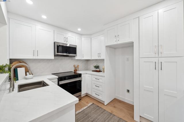 4033 Terra Granada Dr, Walnut Creek CA: https://media.crmls.org/mediaz/e77c8b27-45e2-48a5-a1d0-c964835052a9.jpg