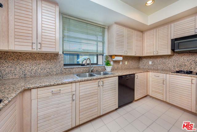 1851 Veteran Avenue, Los Angeles CA: https://media.crmls.org/mediaz/e77c8d30-65dd-4ee8-960f-d1e09ecd507a.jpg