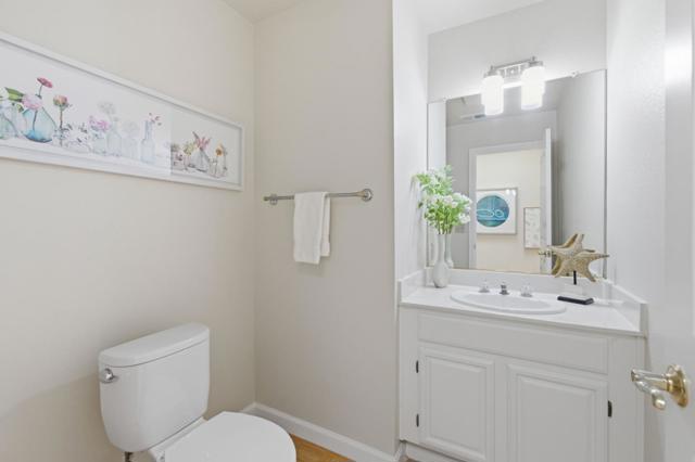 1040 Continentals Way, Belmont CA: https://media.crmls.org/mediaz/e77cb0c5-300c-4017-8273-edcee69faa40.jpg