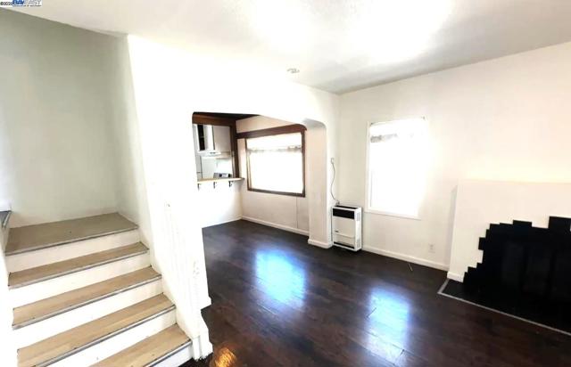 1933 103rd. Ave., Oakland CA: https://media.crmls.org/mediaz/e77d55ca-3d58-4afe-b020-8715357d8826.jpg