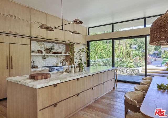 1418 Bonnell Drive, Topanga CA: https://media.crmls.org/mediaz/e77e1e1e-b7a3-4c58-9c68-1c4e91e071bb.jpg
