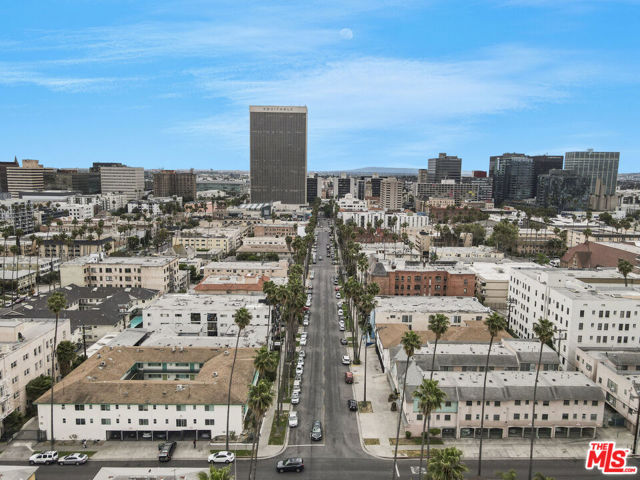 400 S Mariposa Avenue, Los Angeles CA: https://media.crmls.org/mediaz/e77e2975-677d-4917-bcc3-9d227301ca46.jpg