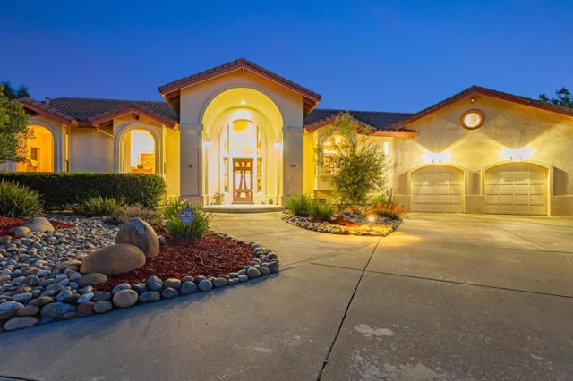 50 Schmidt Court, Hollister CA: https://media.crmls.org/mediaz/e77ec3ee-3855-4b48-a0d3-a94f3bdd6b9d.jpg