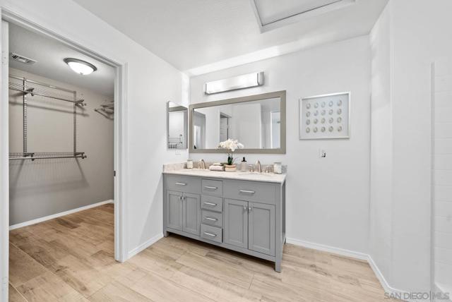 5439 Soho View Ter, San Diego CA: https://media.crmls.org/mediaz/e77ecd68-654a-4d14-b1fd-49e3db0dfbd0.jpg