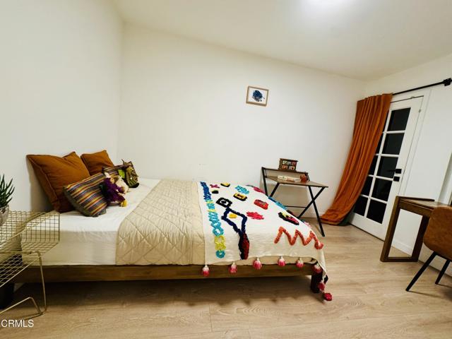 Detail Gallery Image 12 of 20 For 1086 Hollygrove Ln, Altadena,  CA 91001 - 4 Beds | 2 Baths