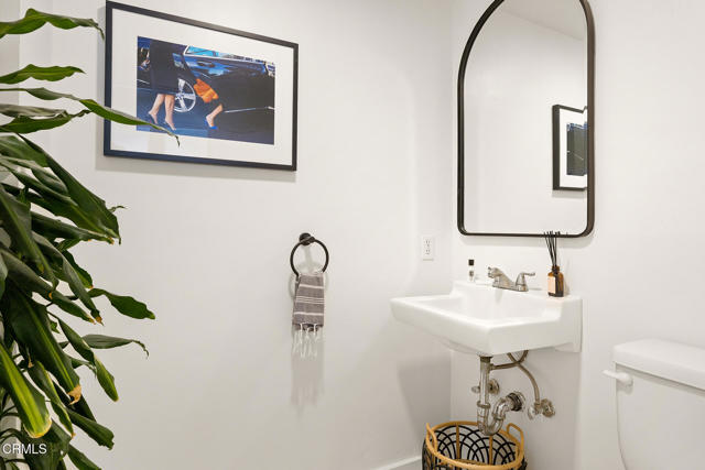6201 1/4 Saylin Lane, Los Angeles CA: https://media.crmls.org/mediaz/e77f17dc-28fb-49ad-ab1d-f59c795bd4cd.jpg