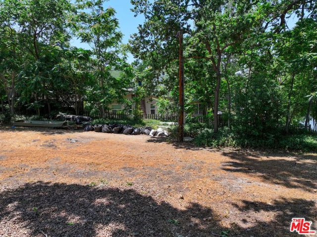29255 S Lakeshore Drive, Agoura Hills CA: https://media.crmls.org/mediaz/e77f6fea-a8d3-4445-a21d-350d6483b1ad.jpg