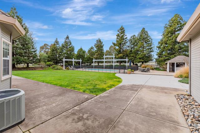560 Tevis Trail, Hollister CA: https://media.crmls.org/mediaz/e7802b1c-04a0-4632-910e-67e23616d207.jpg