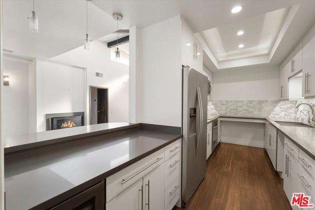 2175 S Beverly Glen Boulevard, Los Angeles CA: https://media.crmls.org/mediaz/e78095cb-955c-4fa9-a9b4-75616afba649.jpg