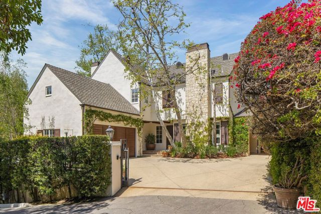 11982 Brentridge Lane, Los Angeles CA: https://media.crmls.org/mediaz/e780a43f-7bdb-465c-a5d4-1f29f29296c2.jpg