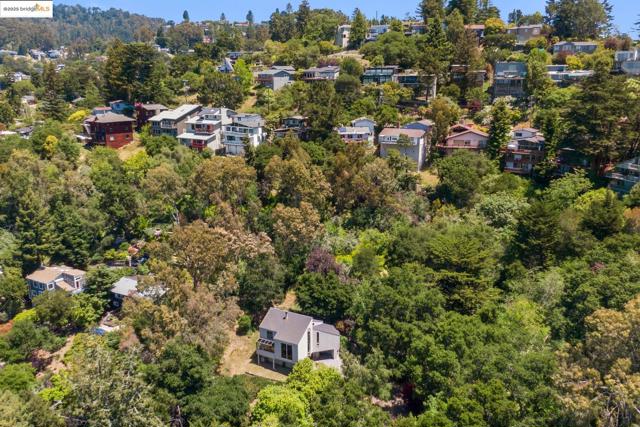 6766 Armour Dr, Oakland CA: https://media.crmls.org/mediaz/e780cddb-1c33-495b-8a72-2f71d0e2cb37.jpg