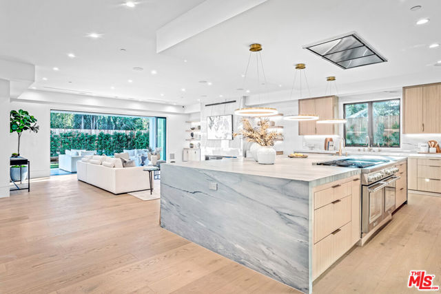 17228 Otsego Street, Encino CA: https://media.crmls.org/mediaz/e780eb64-a61b-4242-8077-7a60ee42bfae.jpg