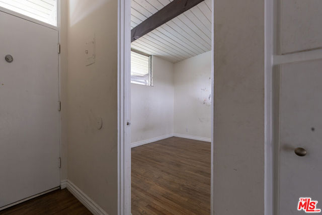 11133 Rose Avenue, Los Angeles CA: https://media.crmls.org/mediaz/e781a710-4441-4434-8b4c-2e22ac41d628.jpg