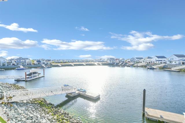 30 Grey Whale Pl, Bethel Island CA: https://media.crmls.org/mediaz/e781d72d-4c1f-44a5-9382-52cb7615c8ae.jpg