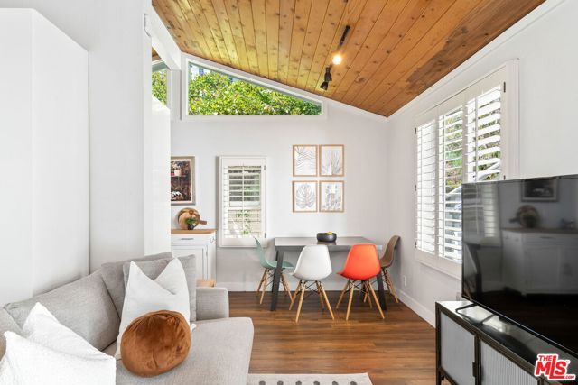 13048 Rose Avenue, Los Angeles CA: https://media.crmls.org/mediaz/e7827250-607c-4e21-825a-29affd957973.jpg