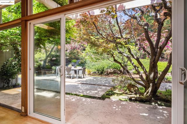 1 Garden Dr, Kensington CA: https://media.crmls.org/mediaz/e7831957-df15-4d1e-a4cf-218ea52ecc5c.jpg