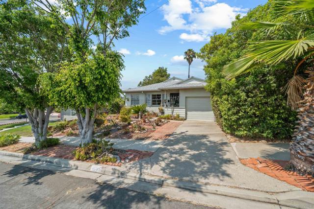 8706 Delta St, La Mesa CA: https://media.crmls.org/mediaz/e7836331-0a1d-430e-b282-6dfef40d5dca.jpg