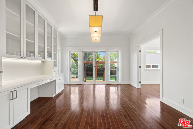 2347 Parnell Avenue, Los Angeles CA: https://media.crmls.org/mediaz/e783d0be-f78a-493d-93a7-311f39d1557e.jpg
