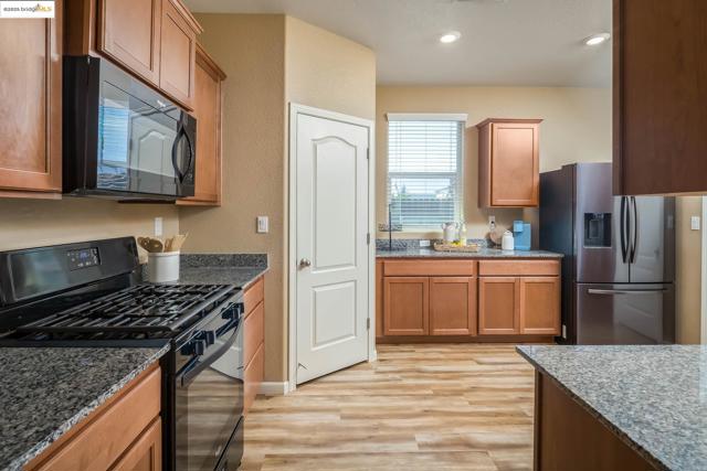 4508 Lincoln Lndg, Rio Vista CA: https://media.crmls.org/mediaz/e7843094-b9f2-49e5-8b78-e992102f96fd.jpg