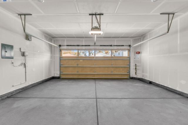 4171 Markovich Ct, Richmond CA: https://media.crmls.org/mediaz/e784332c-b7a5-4b3e-88dd-38d114a5bf30.jpg