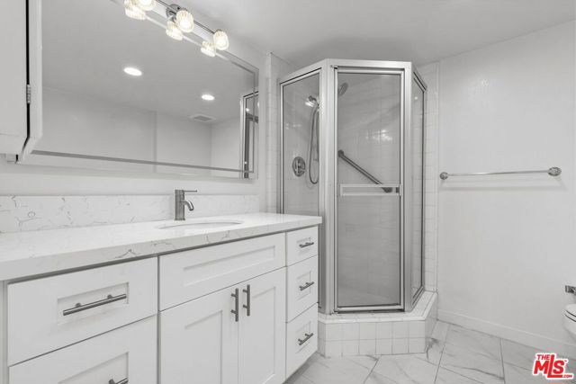 9950 Durant Drive, Beverly Hills CA: https://media.crmls.org/mediaz/e7843a93-0ea7-4076-aee3-a80e2de958bf.jpg
