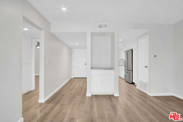 950 Main Street, El Segundo CA: https://media.crmls.org/mediaz/e784bc8d-e231-489e-8bc0-dc840aeb9a05.jpg