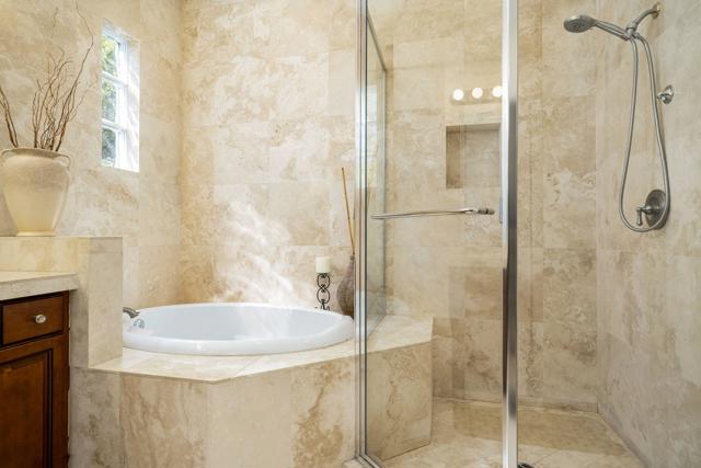 4 Hillcrest Drive, Palm Desert CA: https://media.crmls.org/mediaz/e784d039-a4d3-4976-a180-13f3094de951.jpg