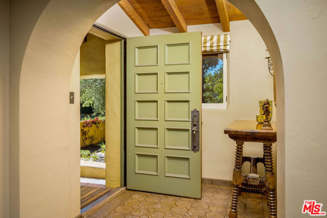 500 N Las Palmas Avenue, Los Angeles CA: https://media.crmls.org/mediaz/e784fad4-d5e8-426c-b809-5f11e72a1264.jpg