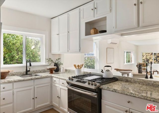 621 Isabel Street, Los Angeles CA: https://media.crmls.org/mediaz/e785aedd-b105-42c8-86fa-5a756e4513b6.jpg