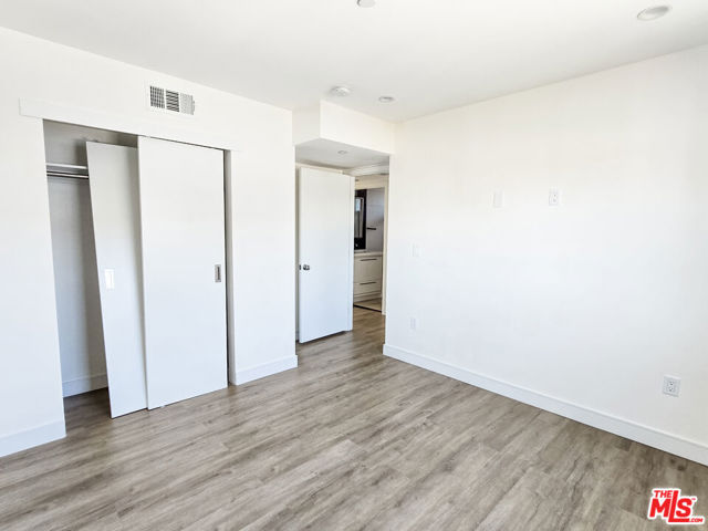3524 S Bronson Avenue, Los Angeles CA: https://media.crmls.org/mediaz/e7860463-7acb-488b-aa18-8d68a412cd9e.jpg