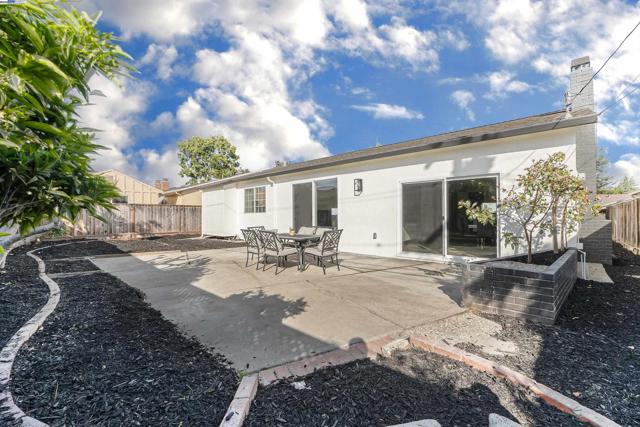 4349 La Cosa Ave, Fremont CA: https://media.crmls.org/mediaz/e786379d-545a-40e1-baac-f682e9d56cd8.jpg