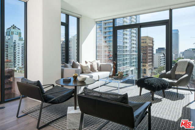 801 S OLIVE Street, Los Angeles CA: https://media.crmls.org/mediaz/e7863885-8874-4664-a761-4c357278921d.jpg