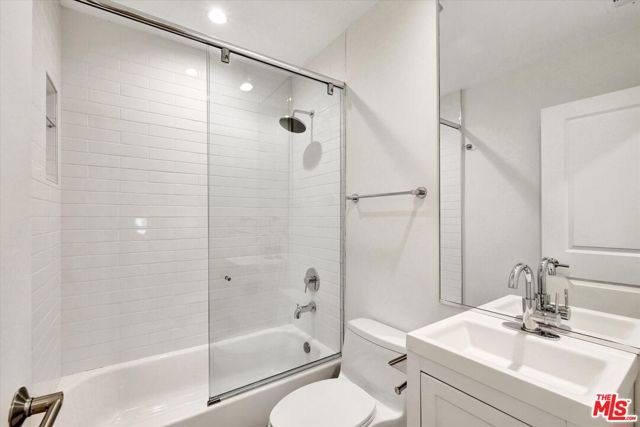 5400 W 82nd Street, Los Angeles CA: https://media.crmls.org/mediaz/e7872551-5f71-4872-8069-b5033e0508de.jpg