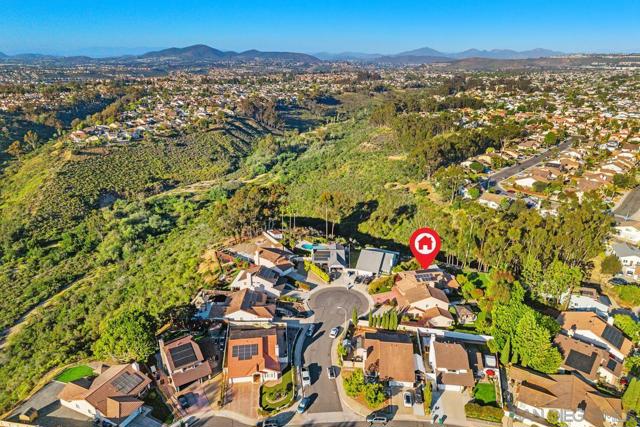 7233 Canyon Hill Ct, San Diego CA: https://media.crmls.org/mediaz/e7873922-558e-44a1-b125-f6161e4a92ff.jpg