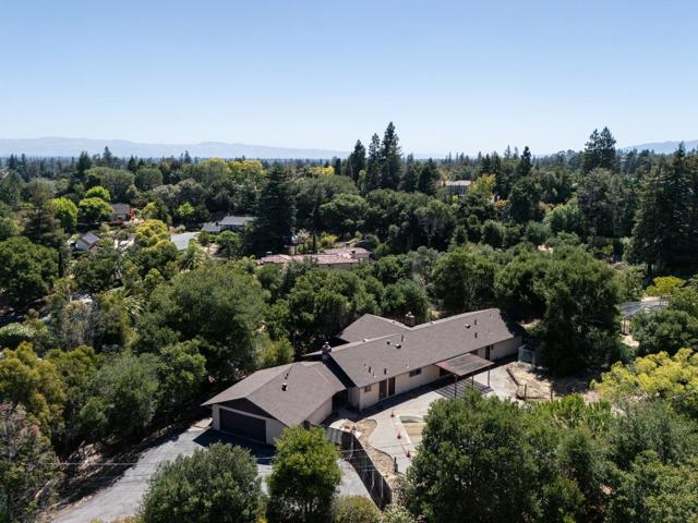 26792 Robleda Court, Los Altos Hills CA: https://media.crmls.org/mediaz/e7875bff-f811-441c-b91b-f21fa15a403e.jpg