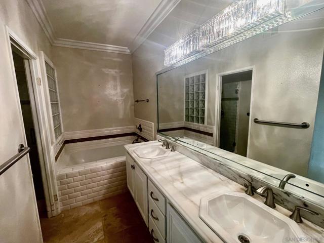 1680 Via Ocioso, San Marcos CA: https://media.crmls.org/mediaz/e787c32d-8c43-4dd5-a32c-0b95c313ac6a.jpg