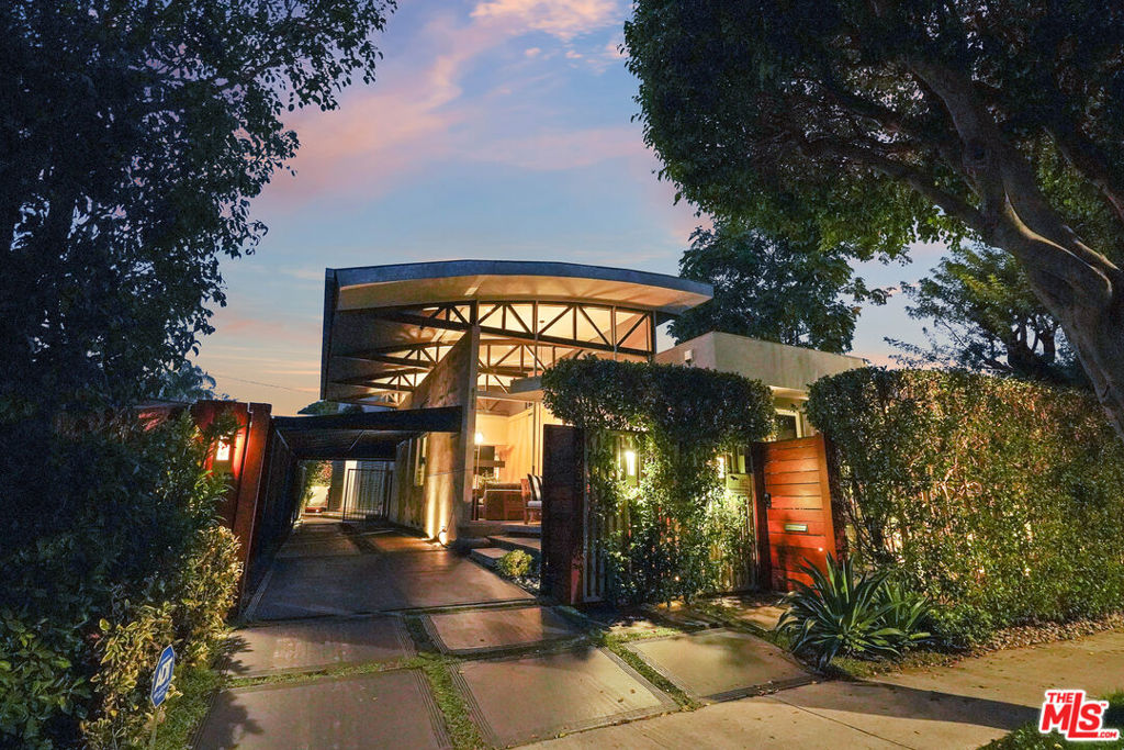 8735 Dorrington Avenue — Modern