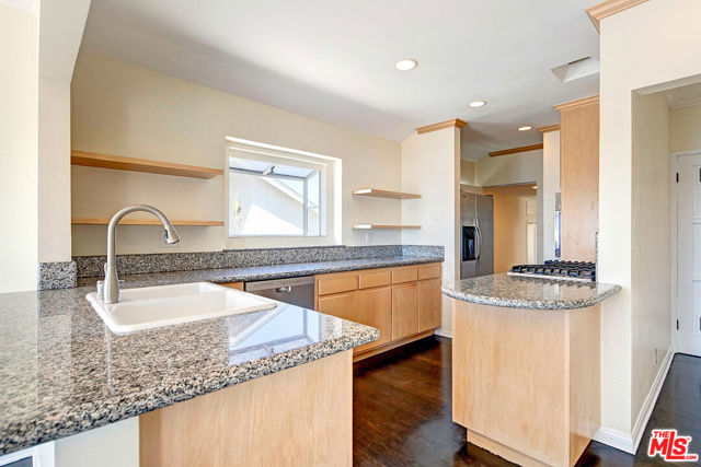 7009 RINDGE Avenue, Playa del Rey CA: https://media.crmls.org/mediaz/e788330a-259c-4ce2-8cea-0992ff139806.jpg