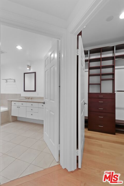 121 N Almont Drive, Beverly Hills CA: https://media.crmls.org/mediaz/e788939c-6a79-4b76-bfd3-ad126c8c22cb.jpg