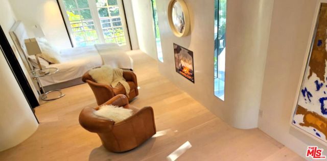 1782 Viewmont Drive, Los Angeles CA: https://media.crmls.org/mediaz/e7893e98-1d17-44c2-9e67-656a15ead11b.jpg