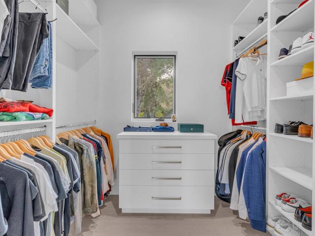60 Glengarry Way, Hillsborough CA: https://media.crmls.org/mediaz/e7893f29-6a14-4840-8985-420168a4e4c2.jpg
