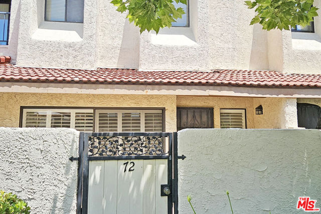 18130 Oxnard Street, Tarzana CA: https://media.crmls.org/mediaz/e7895acd-c8e0-448c-b6f8-d7e096af315a.jpg