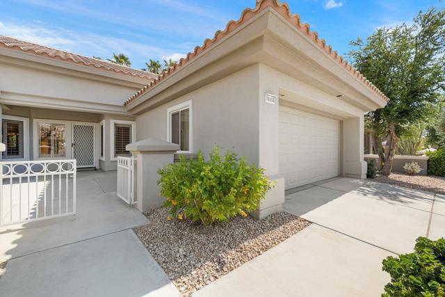 78352 Yucca Blossom Drive, Palm Desert CA: https://media.crmls.org/mediaz/e78973f1-6eab-4f0a-a870-f4cc5ac4e8e4.jpg