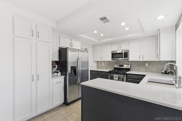 10985 Sunny Meadow St, San Diego CA: https://media.crmls.org/mediaz/e7899712-01a7-49ac-b2e9-85f964dfc273.jpg