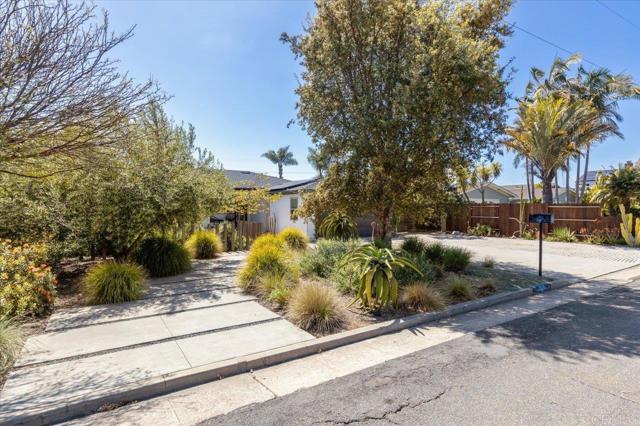 Detail Gallery Image 3 of 36 For 2029 S Horne St, Oceanside,  CA 92054 - 2 Beds | 2 Baths