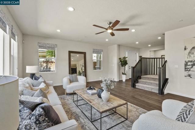 589 W Huntington Ave, Mountain House CA: https://media.crmls.org/mediaz/e78a5c7f-72d4-4e64-a290-93f8691a3271.jpg