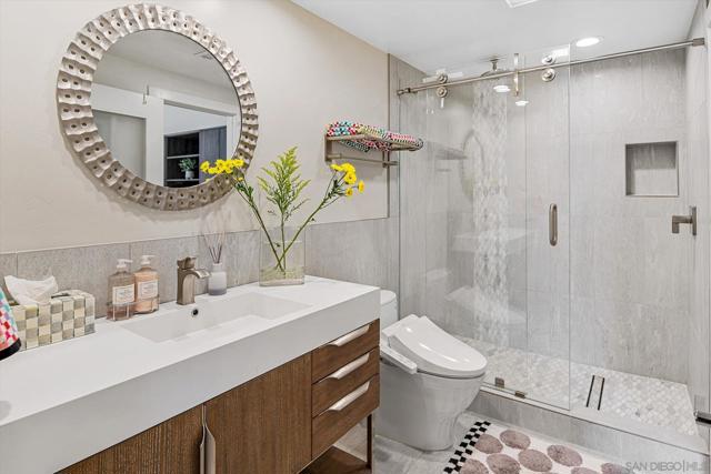 89 Tunapuna Ln, Coronado CA: https://media.crmls.org/mediaz/e78a9149-c3e4-41eb-83e5-a85d29156eb4.jpg